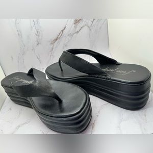 Free People Black Platform Thong Flip Flop Sandals - Worn 1x - Sz 8/38